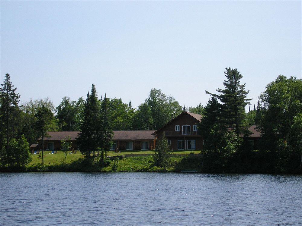 Motel Ours Bleu Lac-Saguay Exterior foto