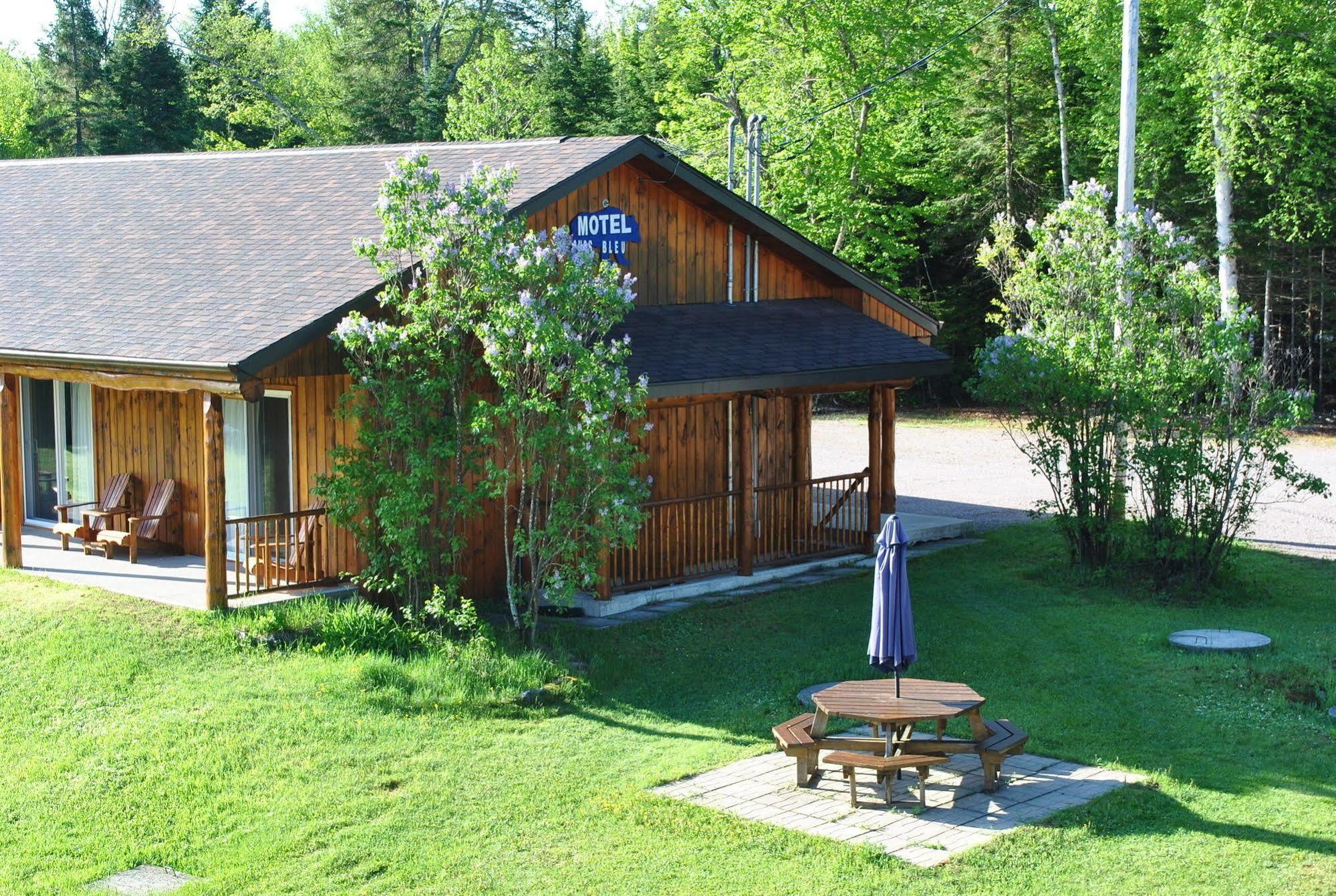 Motel Ours Bleu Lac-Saguay Exterior foto